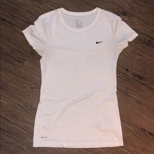 NIKE Dri-Fit Fitted Tee